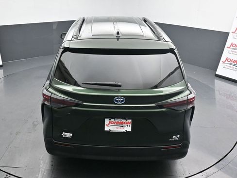 Used 2023 Toyota Sienna XLE image 33
