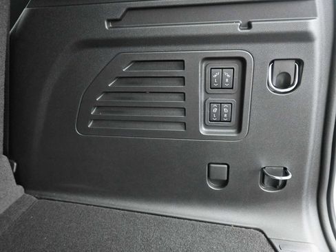 Used 2025 Buick Enclave Preferred w/ Power Package image 28