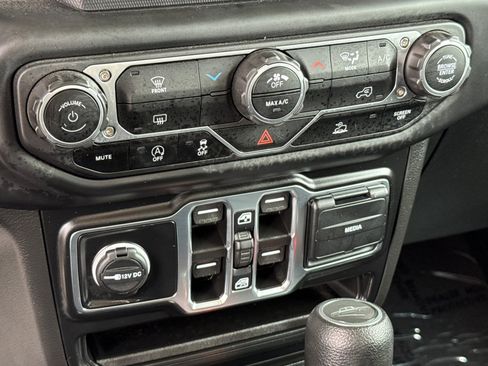 Used 2023 Jeep Gladiator Sport image 18