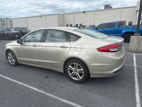 Certified 2018 Ford Fusion SE w/ Fusion SE Technology Package FWD image 3