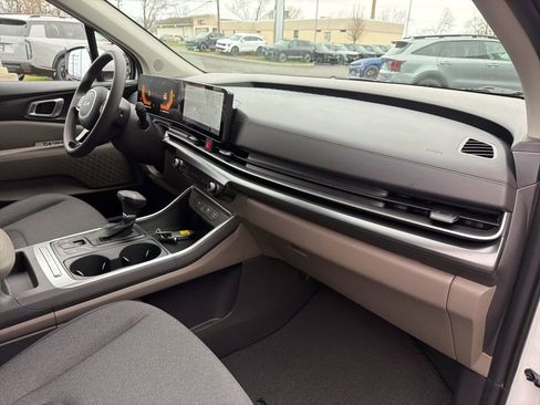 New 2026 Kia Carnival LX image 13