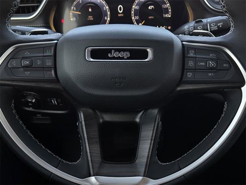 New 2025 Jeep Grand Cherokee Limited image 22