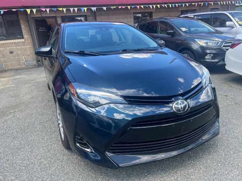 Used 2018 Toyota Corolla LE FWD image 3