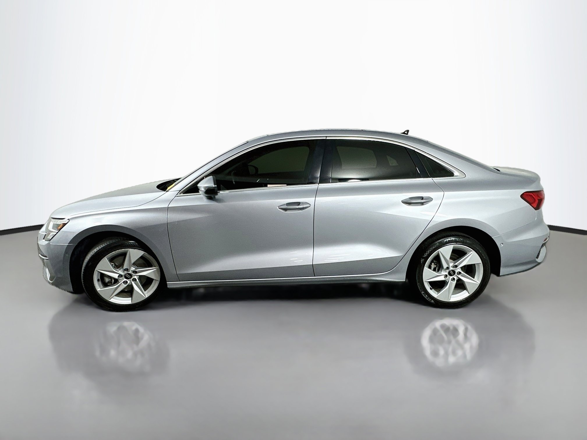 Used 2024 Audi A3 2.0T Premium FWD image 4