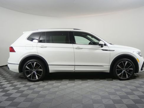 Used 2024 Volkswagen Tiguan SEL R-Line AWD/4WD image 2