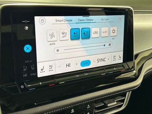 Used 2025 Volkswagen Atlas Cross Sport SEL Premium R-Line image 25