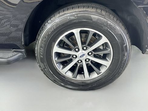 Used 2020 Ford Expedition XLT w/ Equipment Group 201A AWD/4WD image 31