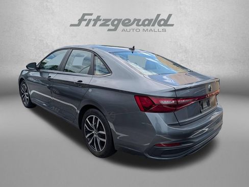 Used 2025 Volkswagen Jetta SE FWD image 4