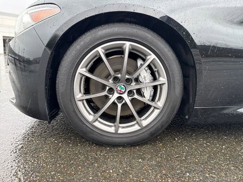 Used 2019 Alfa Romeo Giulia w/ Cold Weather Package RWD image 26