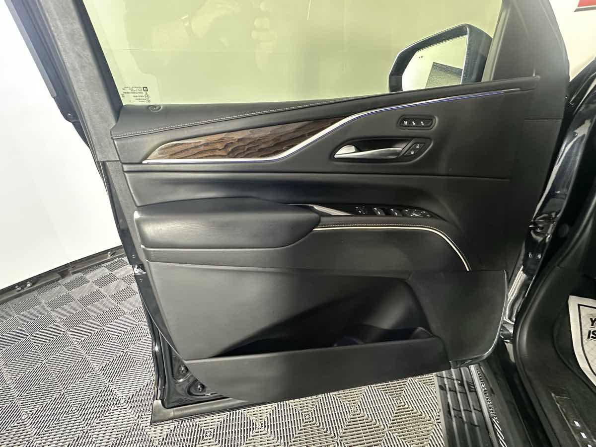 Used 2021 Cadillac Escalade ESV Sport Platinum w/ LPO, ONYX Package AWD/4WD image 16
