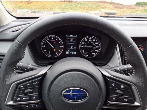 Used 2025 Subaru Outback Premium image 12