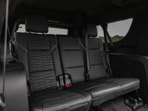 Used 2024 Cadillac Escalade ESV V AWD/4WD image 89