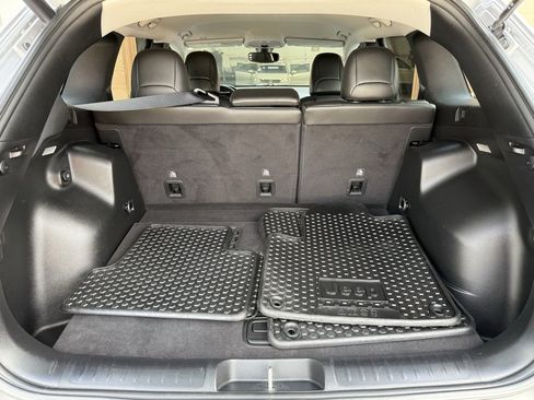 Used 2019 Jeep Cherokee Latitude Plus w/ Comfort/Convenience Group image 13