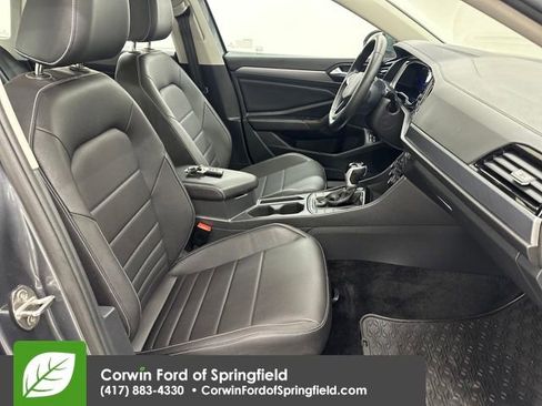 Used 2024 Volkswagen Jetta SE w/ Panoramic Sunroof Package image 7