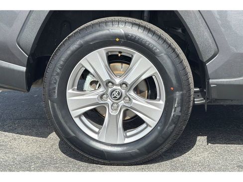 Used 2025 Toyota RAV4 XLE AWD/4WD image 32