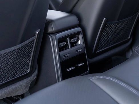 New 2025 Porsche Macan Electric image 86