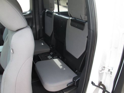 Used 2016 Toyota Tacoma SR5 AWD/4WD image 16