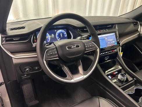 New 2026 Jeep Grand Cherokee Limited AWD/4WD image 2