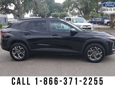 Used 2025 Chevrolet Trax LT w/ LT Convenience Package FWD image 7
