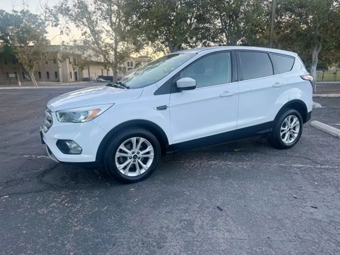 Used 2017 Ford Escape SE FWD image 11