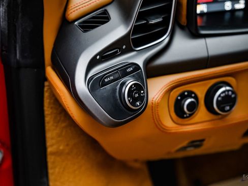 Used 2013 Ferrari 458 Spider image 91