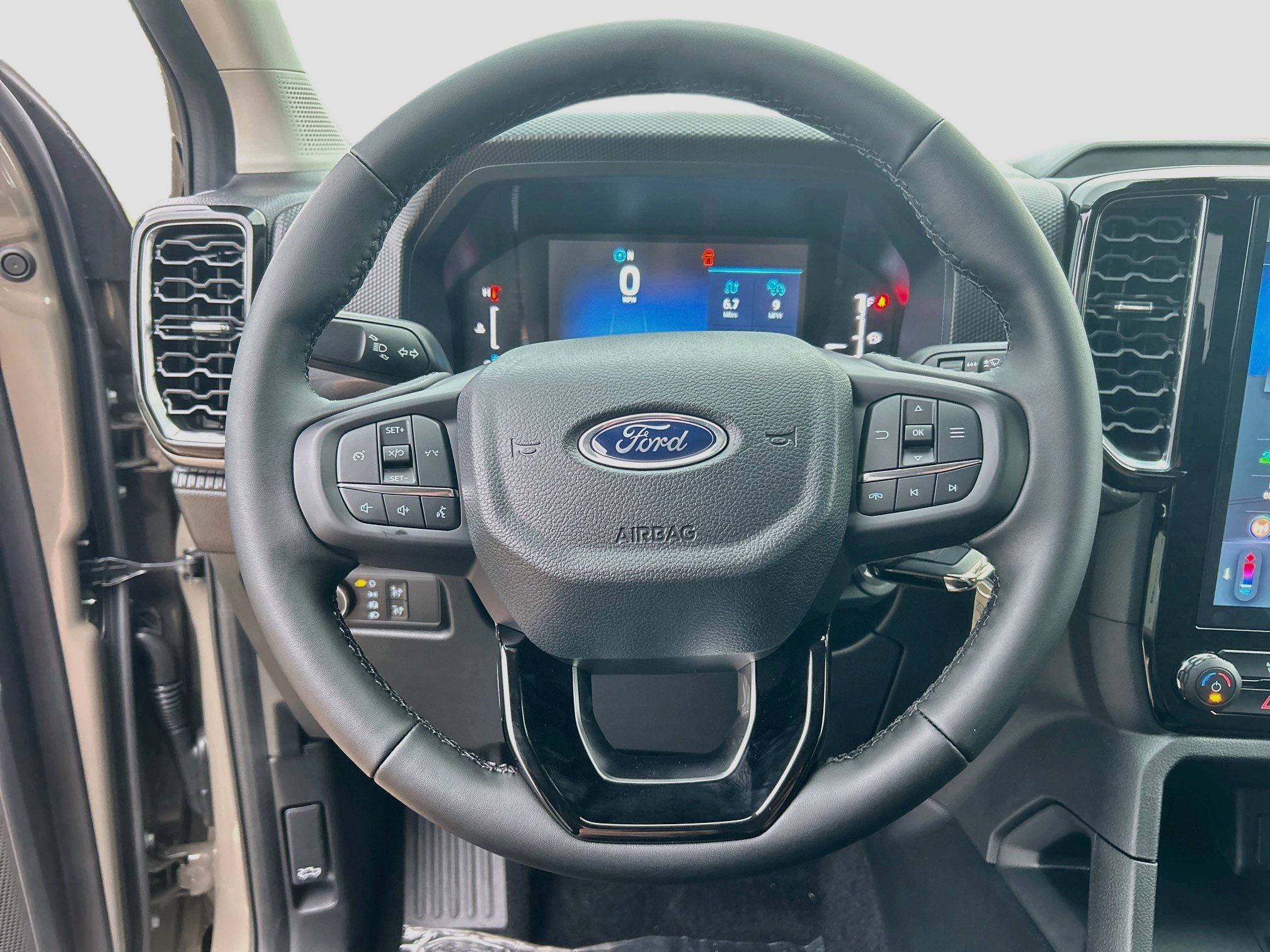 New 2026 Ford Ranger XLT w/ Black Appearance Package RWD image 7