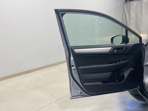Used 2018 Subaru Outback 2.5i Premium image 20