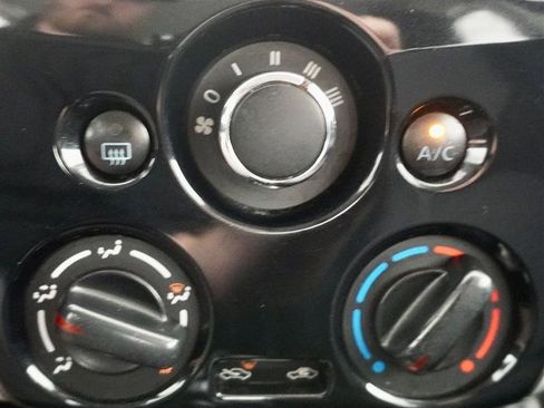 Used 2017 Nissan Versa SV w/ SV Special Edition Package image 17