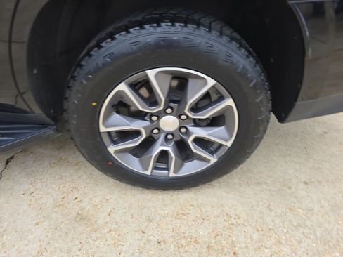 Used 2022 Chevrolet Tahoe LT w/ Luxury Package image 13