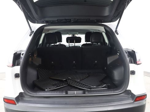 Used 2019 Jeep Cherokee Trailhawk w/ Cold Weather Group image 16