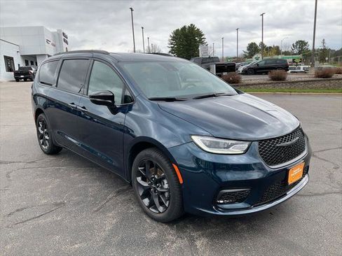 Certified 2025 Chrysler Pacifica Limited AWD/4WD image 1