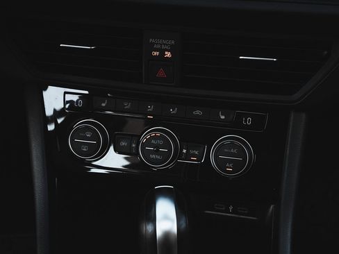 Used 2020 Volkswagen Jetta SE image 21