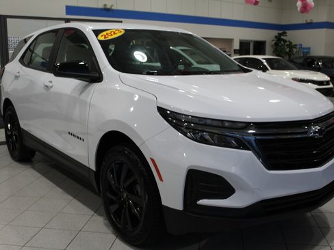 Used 2023 Chevrolet Equinox LS w/ Midnight Edition image 3