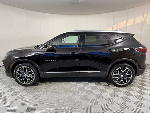 Used 2023 Chevrolet Blazer Premier image 3