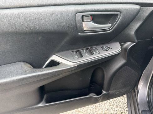 Used 2016 Toyota Camry SE FWD image 14