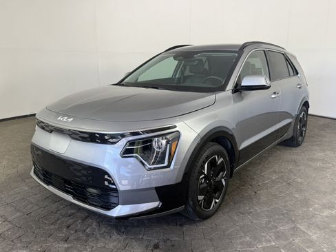 Used 2023 Kia Niro Wind w/ Wind Preserve Package FWD image 3