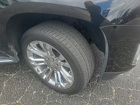 Used 2019 Cadillac Escalade Luxury RWD image 5
