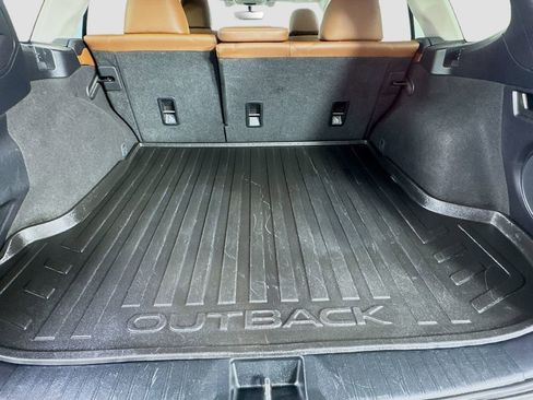 Used 2018 Subaru Outback 3.6R Touring AWD/4WD image 34