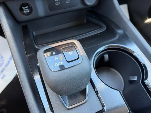 Used 2024 Nissan Rogue SV AWD/4WD image 9