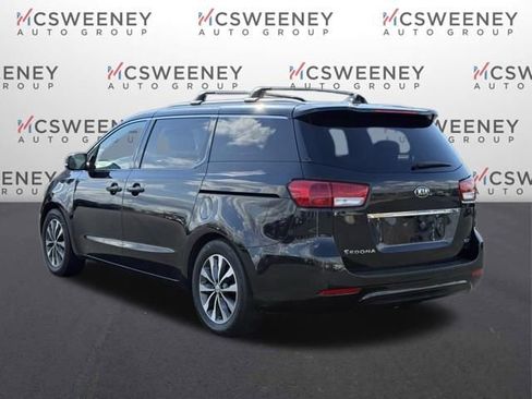 Used 2017 Kia Sedona SX image 3