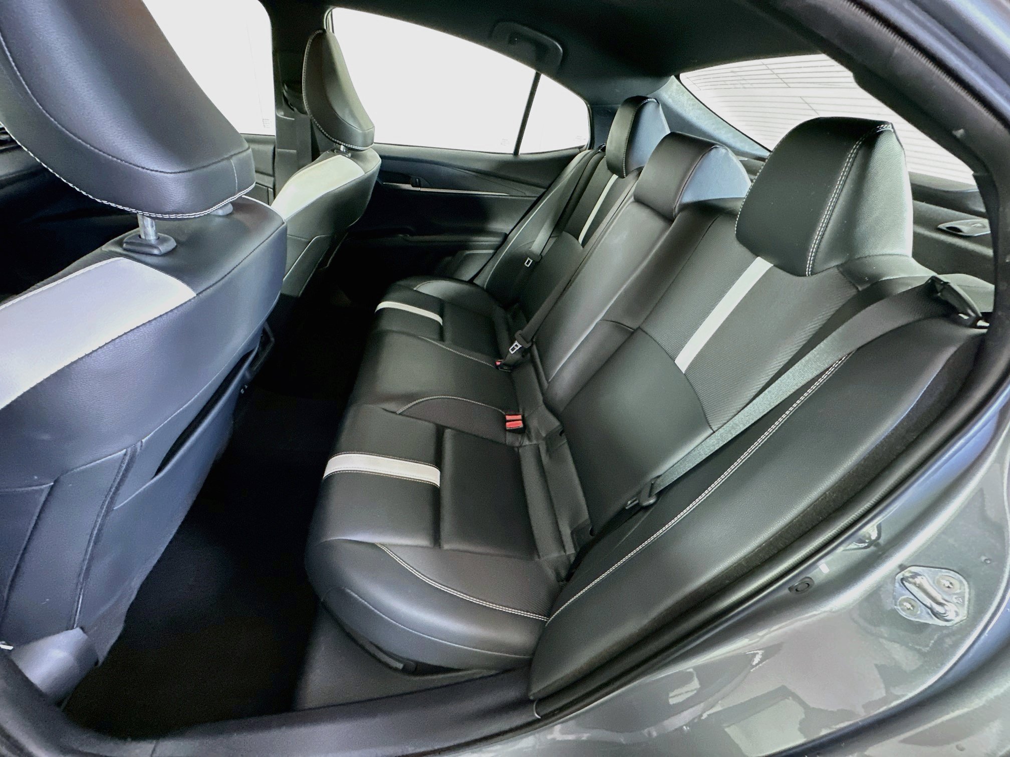 Used 2025 Toyota Camry SE FWD image 28