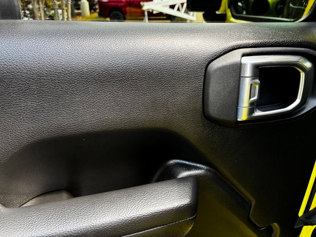 Used 2023 Jeep Gladiator Sport AWD/4WD image 17