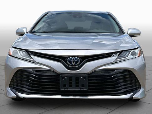 Used 2020 Toyota Camry XLE FWD image 4