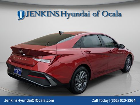 Certified 2025 Hyundai Elantra Sport FWD image 3