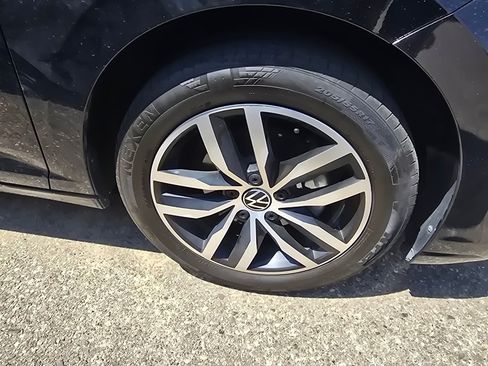 Used 2025 Volkswagen Jetta SE w/ Sunroof Package FWD image 20