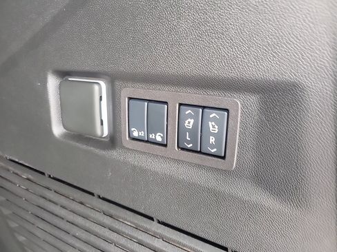 Used 2024 GMC Yukon AT4 w/ Technology Package image 25