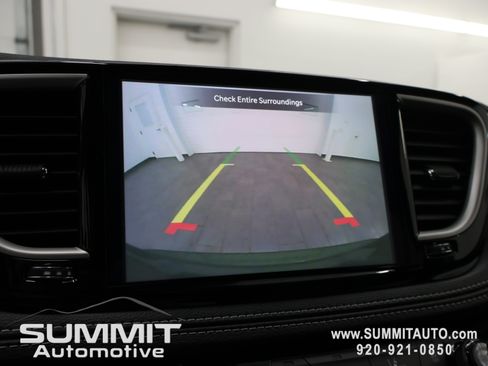 New 2027 Chrysler Pacifica Select AWD/4WD image 17
