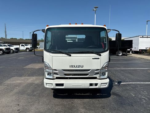 Used 2024 Isuzu NPR image 4