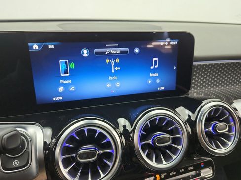 Used 2025 Mercedes-Benz GLB 250 image 10