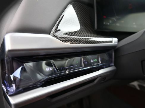 Used 2023 BMW 760i xDrive image 38